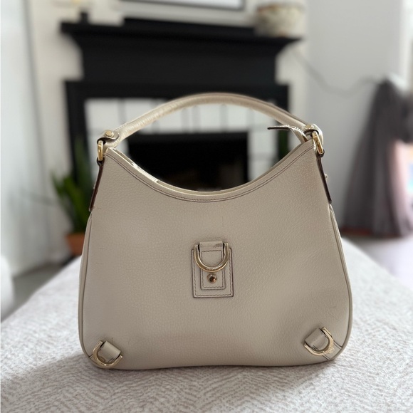 Authentic Gucci Abbey Cream Leather Shoulder Bag with Metallic Accents - Picture 1 of 12